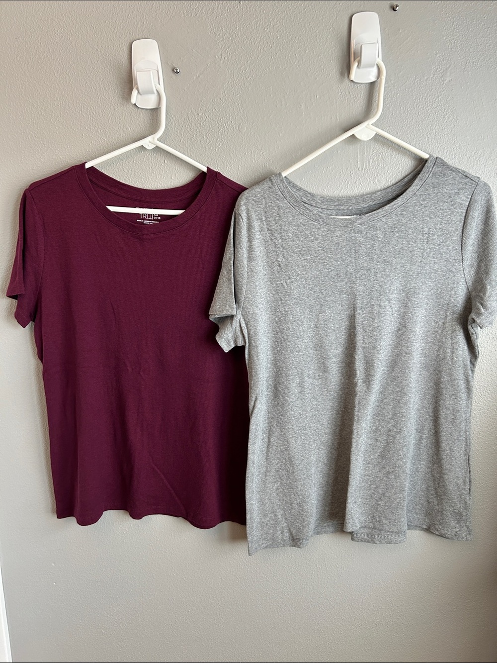 Time and Tru Short Sleeve Crewneck Tee - Burgundy and Heather Gray